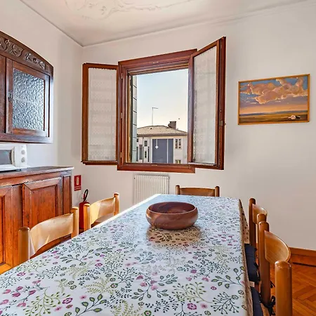 Casa Del Sole Venice Lido Sleep Up To 6, 2 Bathrooms,1 Minute From The Lägenhet Venedig-Lido