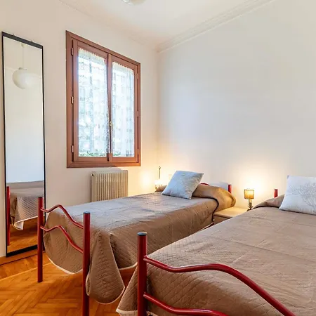 Casa Del Sole Venice Lido Sleep Up To 6, 2 Bathrooms,1 Minute From The
