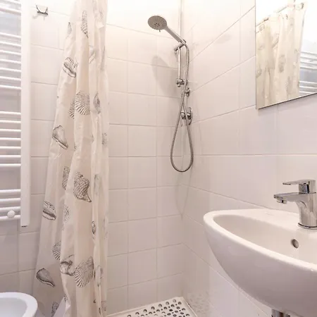 Casa Del Sole Venice Lido Sleep Up To 6, 2 Bathrooms,1 Minute From The Venezia Lido