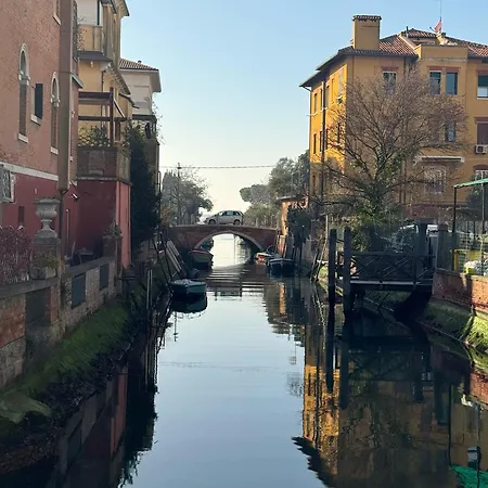 Casa Del Sole Venice Lido Sleep Up To 6, 2 Bathrooms,1 Minute From The *