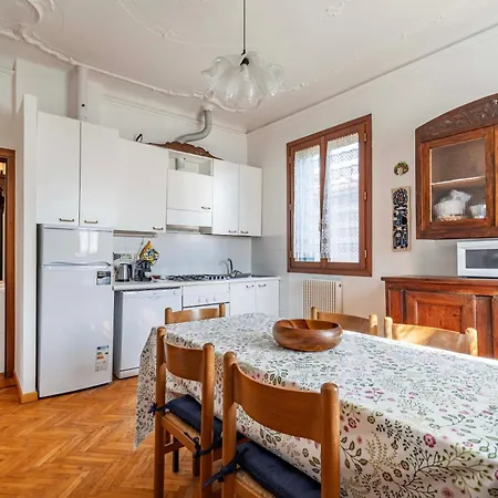 Casa Del Sole Venice Lido Sleep Up To 6, 2 Bathrooms,1 Minute From The Beach Венеция-Лидо