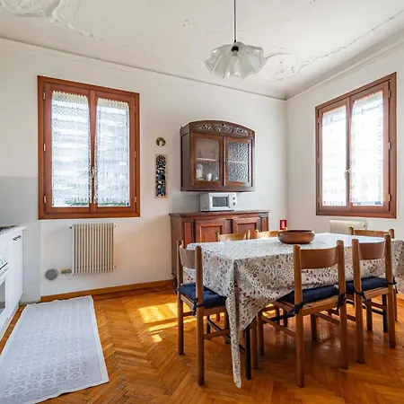Casa Del Sole Venice Lido Sleep Up To 6, 2 Bathrooms,1 Minute From The Beach Венеция-Лидо