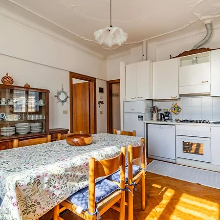 Casa Del Sole Venice Lido Sleep Up To 6, 2 Bathrooms,1 Minute From The Beach *