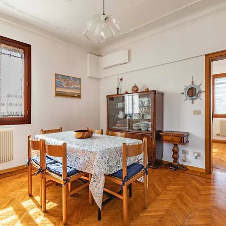 Casa Del Sole Venice Lido Sleep Up To 6, 2 Bathrooms,1 Minute From The *