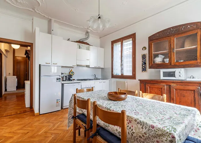 Casa Del Sole Venice Lido Sleep Up To 6, 2 Bathrooms,1 Minute From The Beach Венеция-Лидо