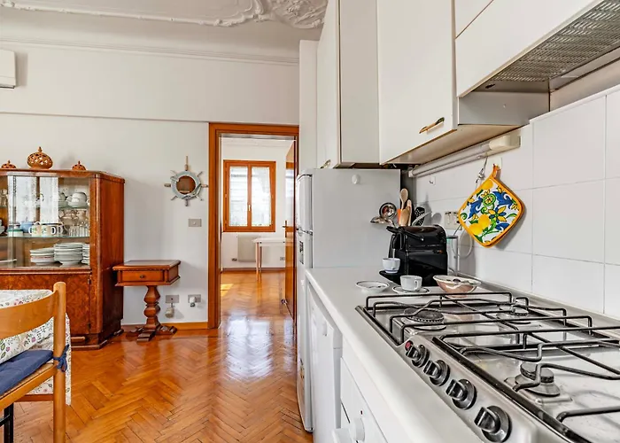 Casa Del Sole Venice Lido Sleep Up To 6, 2 Bathrooms,1 Minute From The Beach *