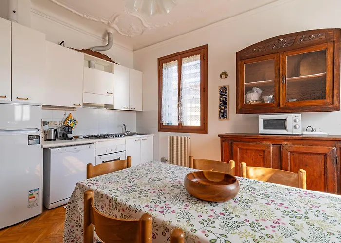 Casa Del Sole Venice Lido Sleep Up To 6, 2 Bathrooms,1 Minute From The Beach Апартаменты *