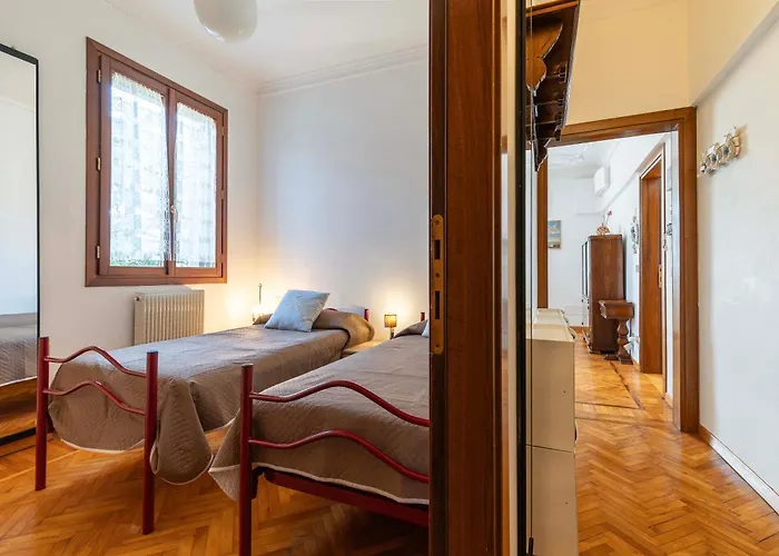 Casa Del Sole Venice Lido Sleep Up To 6, 2 Bathrooms,1 Minute From The Beach Венеция-Лидо