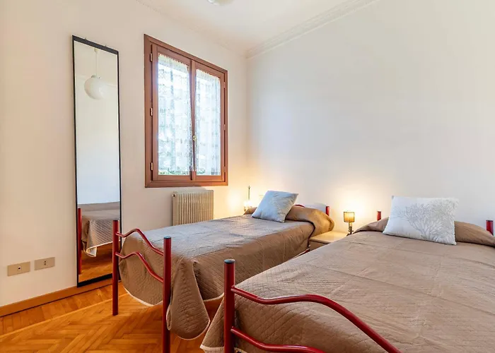 Casa Del Sole Venice Lido Sleep Up To 6, 2 Bathrooms,1 Minute From The Beach