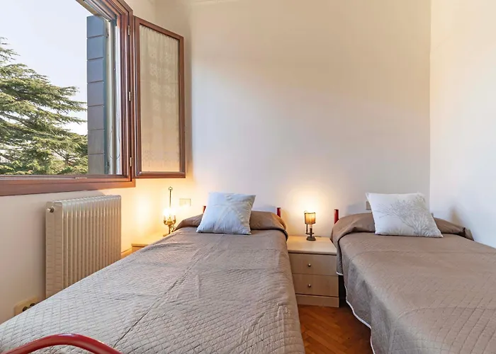 Casa Del Sole Venice Lido Sleep Up To 6, 2 Bathrooms,1 Minute From The Beach Апартаменты Венеция-Лидо