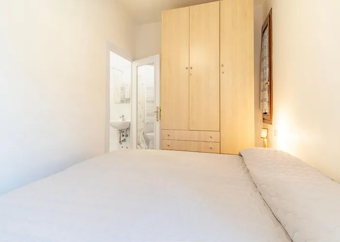 Апартаменты Casa Del Sole Venice Lido Sleep Up To 6, 2 Bathrooms,1 Minute From The Beach Венеция-Лидо