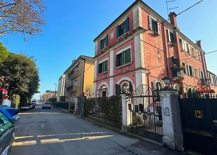 Casa Del Sole Venice Lido Sleep Up To 6, 2 Bathrooms,1 Minute From The Beach Венеция-Лидо